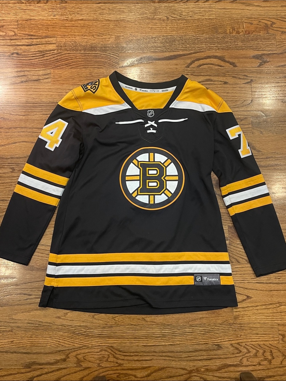 Women’s Boston Bruins NFL Black & Gold Hockey Jersey - No. 74 Jake Debrusk sz L
